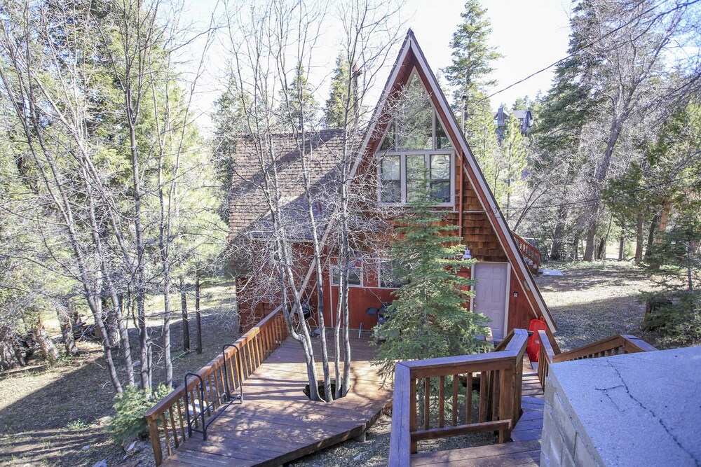 Teewinot - carbon neutral hotel in Big Bear Lake