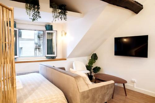 Spacious studio in Paris Hyper Center Smart TV & WIFI 4P — 4-Star Luxury Hotel in Paris, France