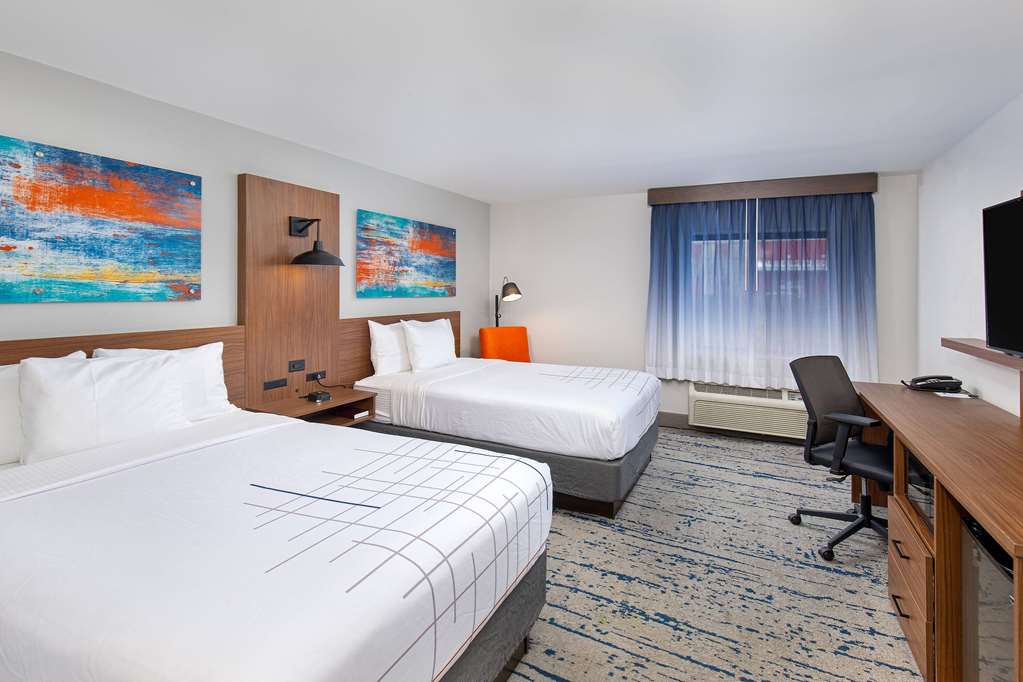 La Quinta Inn & Suites by Wyndham Nashville Airport - photo 8