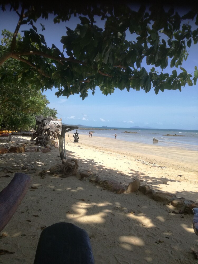 Bonhomie Beach Cottages in Nuea Khlong, Thailand