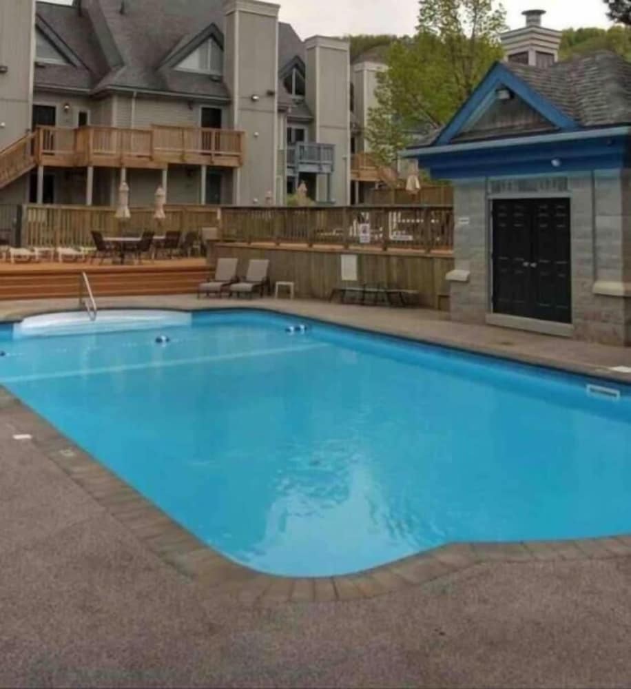 #Ski in Ski out Cozy Studio at North Creek Resort in Collingwood, Canada