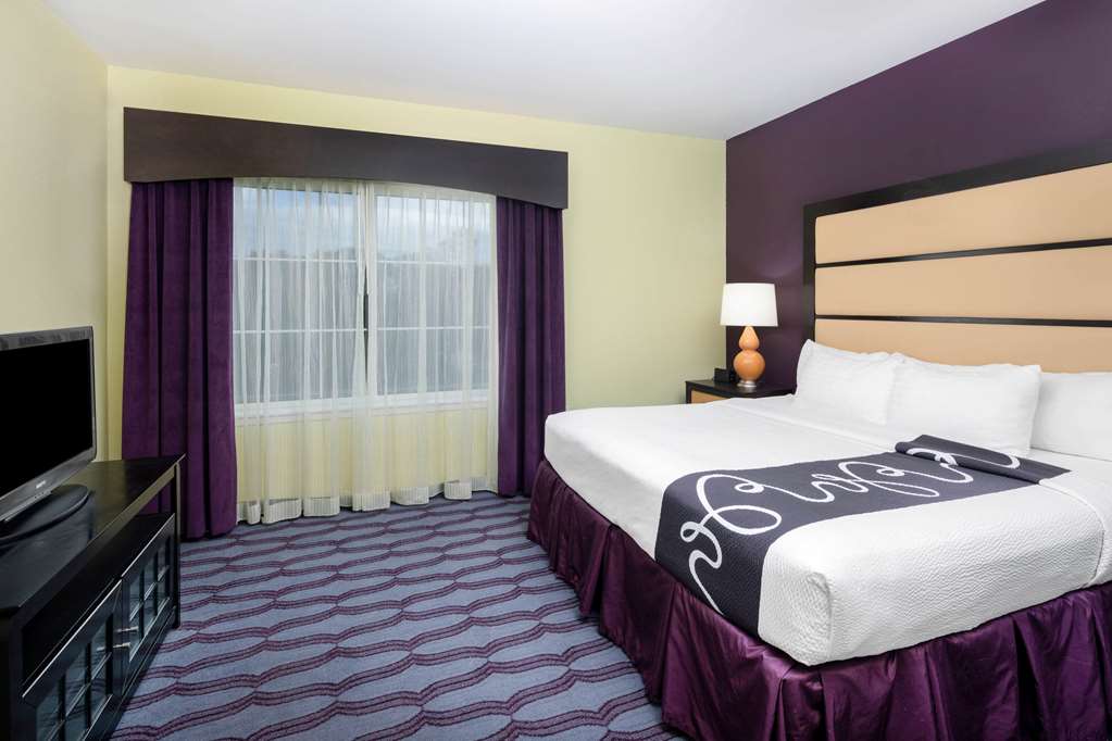 La Quinta Inn & Suites by Wyndham Hinesville Fort Stewart - photo 27