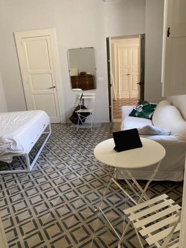 Antica casa a corte in paese — 4-Star Luxury Hotel in Vernole, Italy