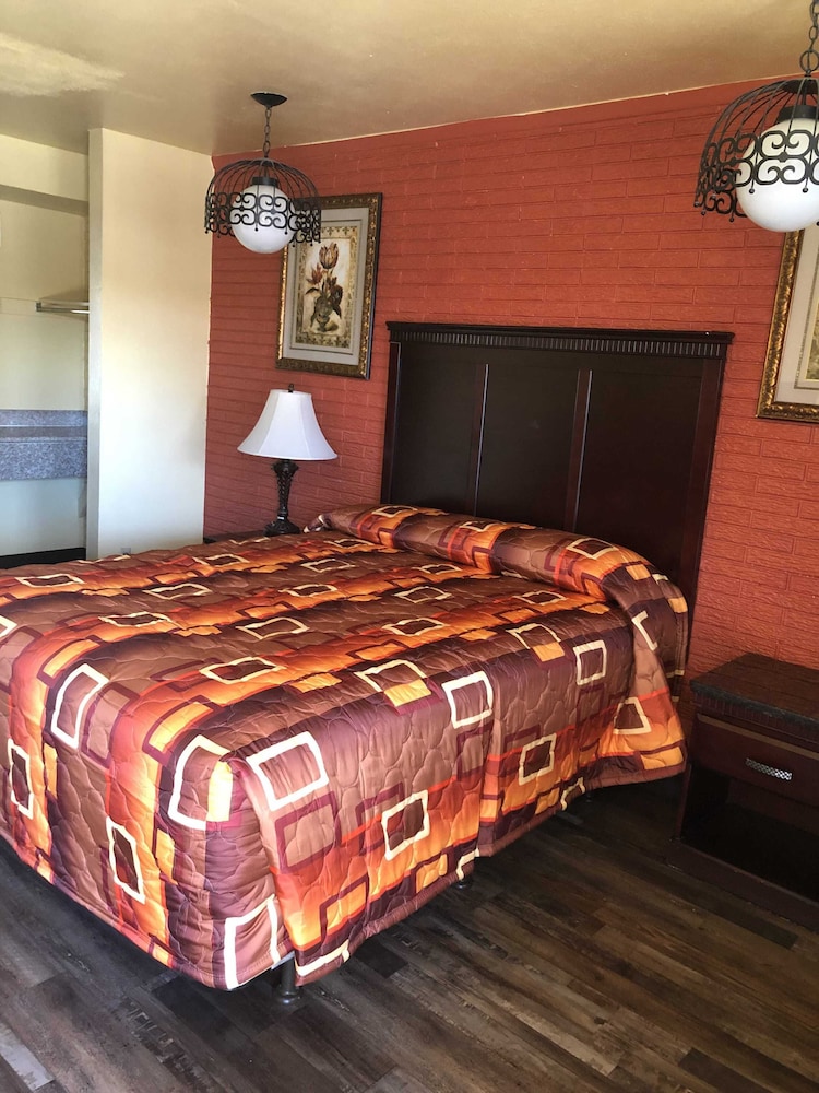 Economy Inn - carbon neutral hotel in Farmington