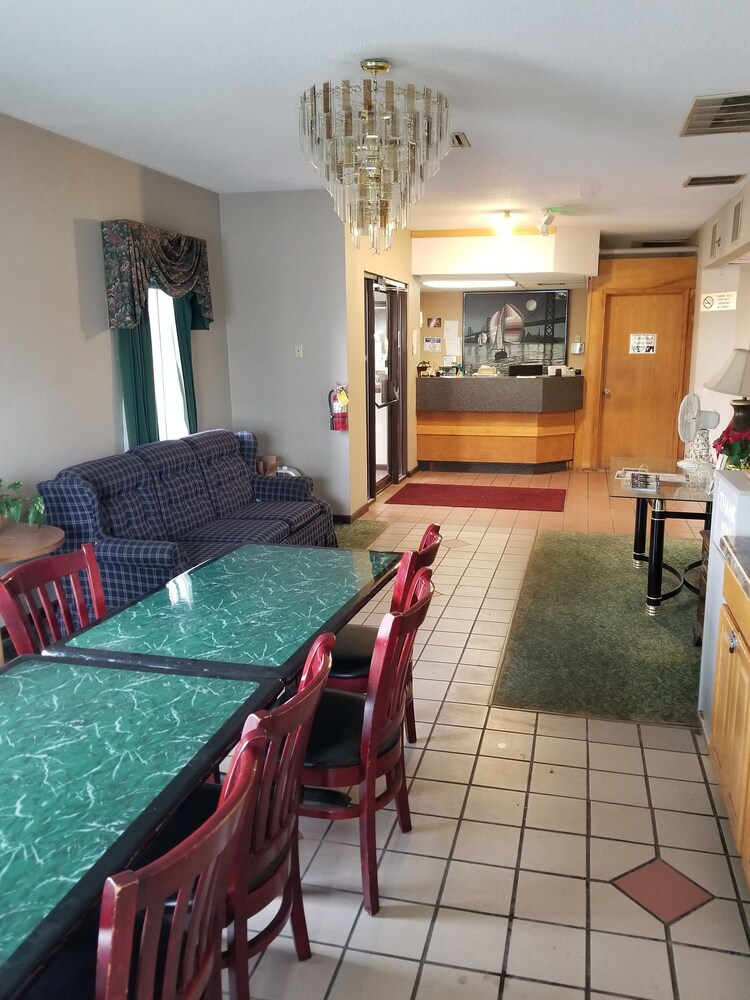 Country Hearth Inns & Suites Fort Wayne - photo 2