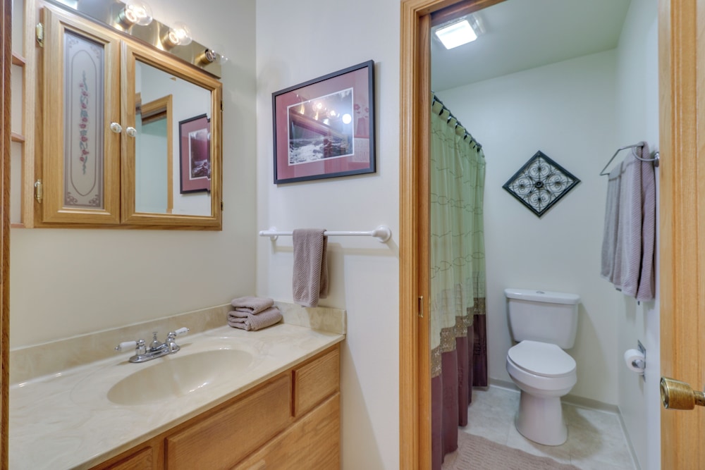 1 Mi To Flathead Lake Bigfork Village Retreat in Whitefish, United States