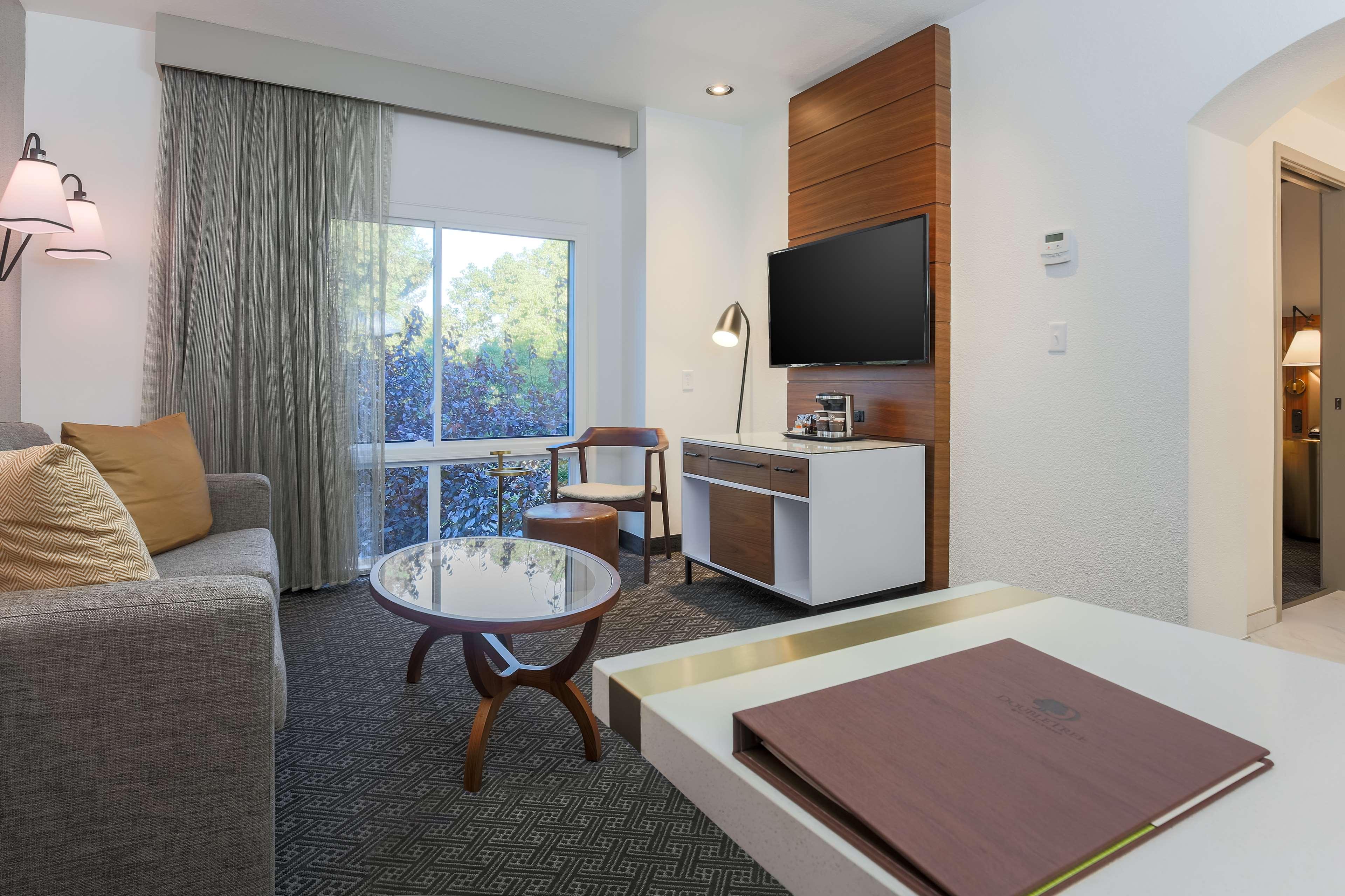 DoubleTree Suites by Hilton Sacramento Rancho Cordova - photo 11