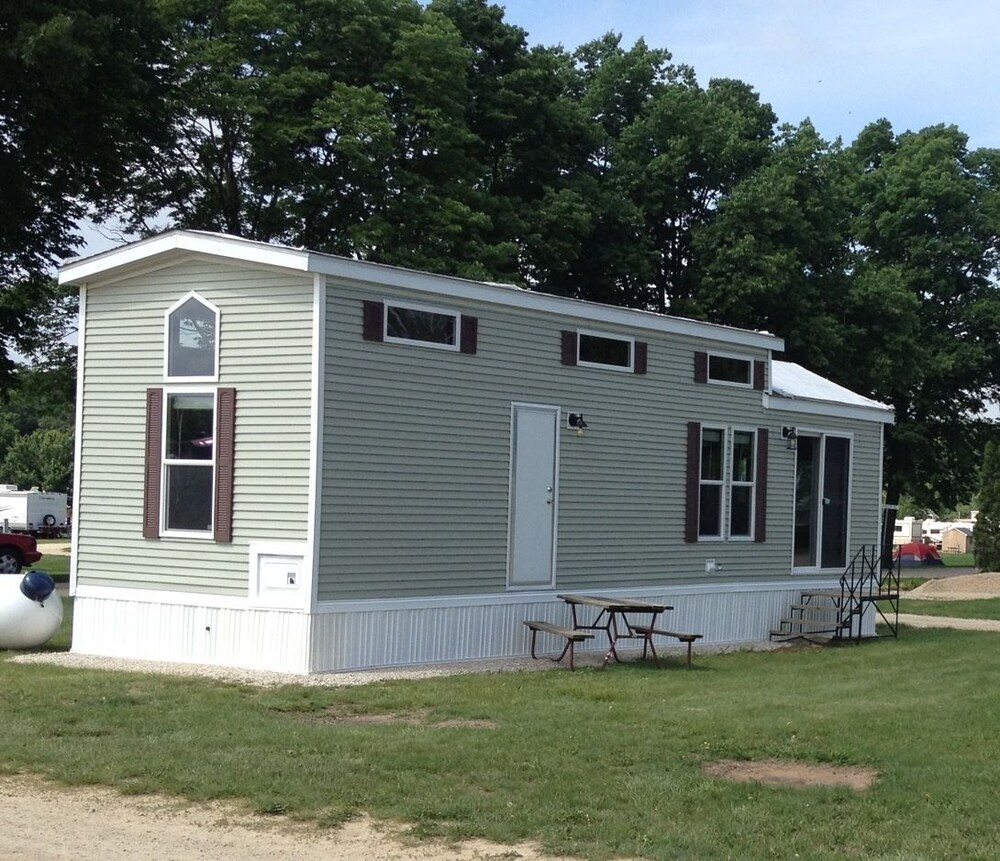 Twin Mills RV Resort — hotel in Howe