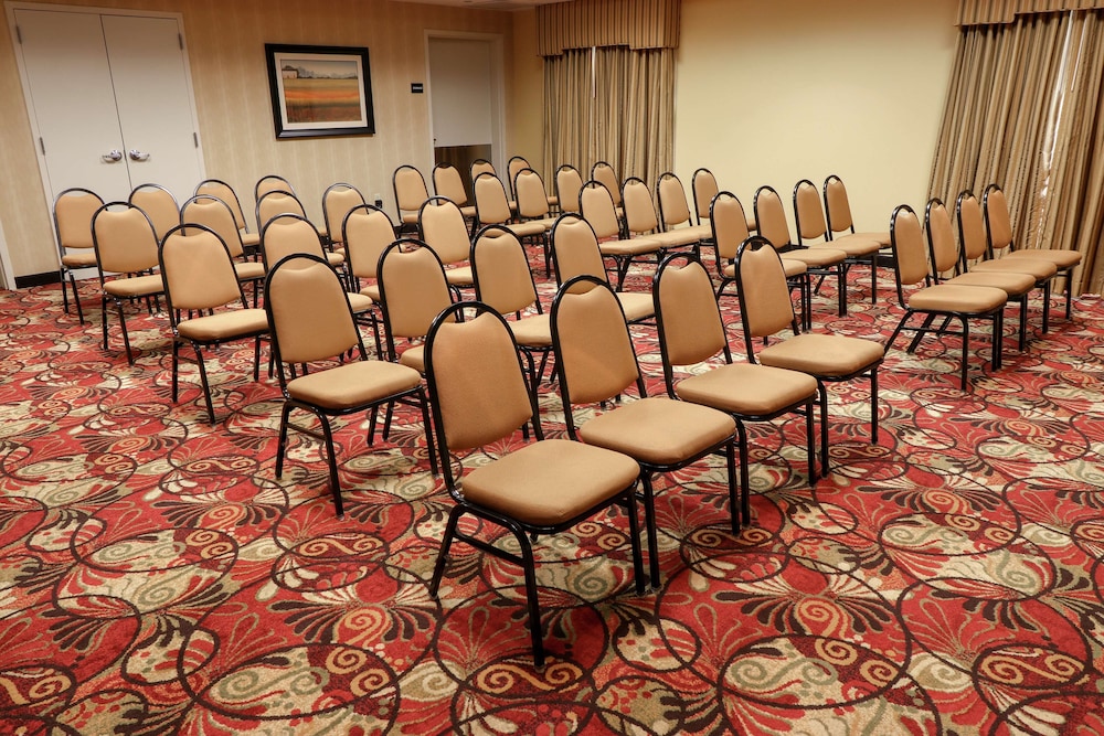 Hampton Inn Lincolnton - photo 23