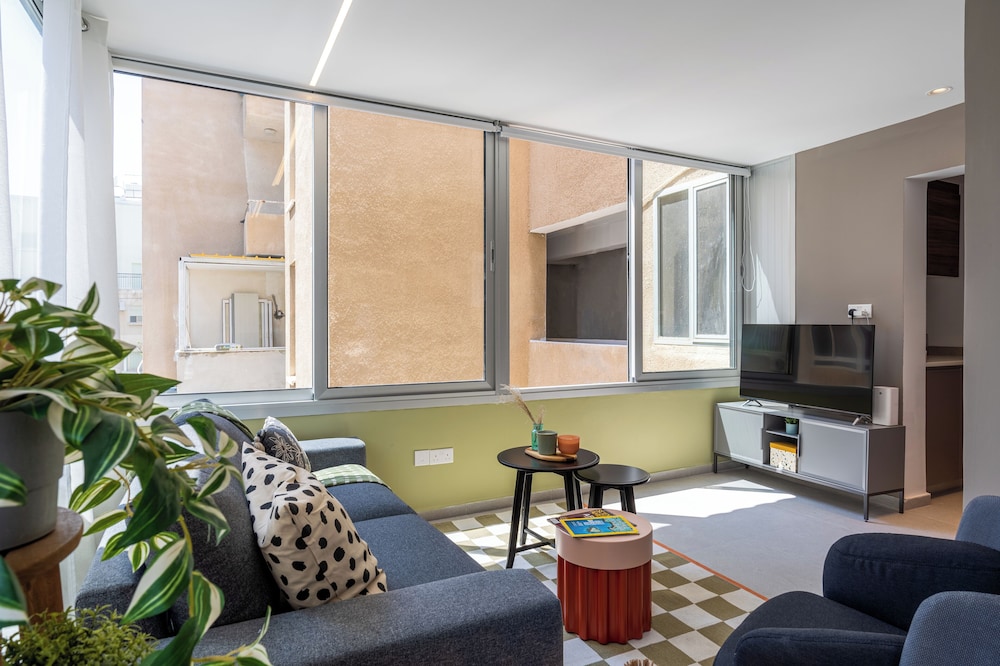 Cloudwalk 1 Bedroom Apartment in Larnaca — 4-Star Luxury Hotel in Larnaca, Cyprus