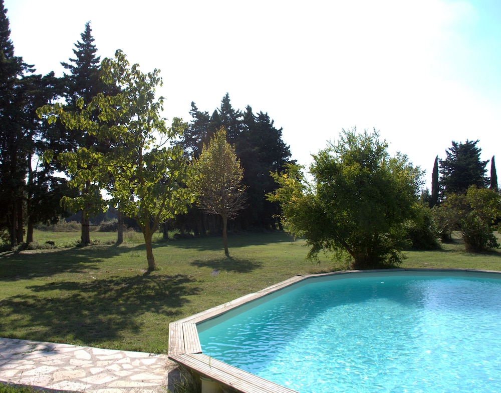 Mas Du Petit Claux — Barbentane
