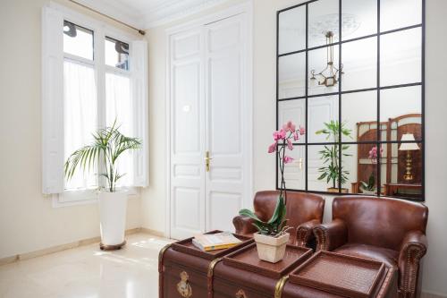 Hostal Oliva — 4-Star Luxury Hotel in Barcelona, Spain