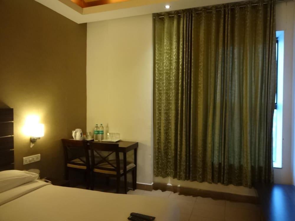 Skywalk Hotel — Chennai — photo 5