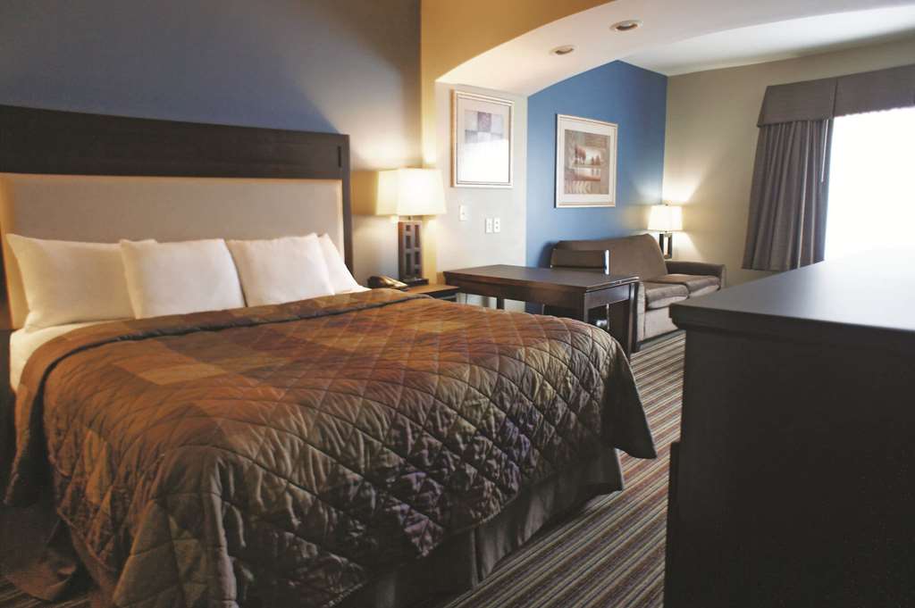 La Quinta Inn & Suites by Wyndham Broussard Lafayette Area - photo 11