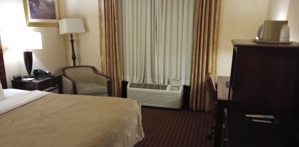 Quality Inn & Suites Somerset Downtown - photo 12
