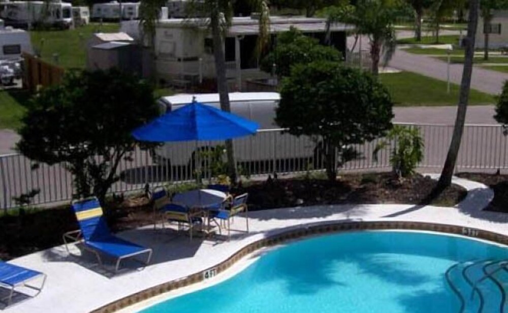 Winter Quarters Encore Manatee RV Resort - photo 17