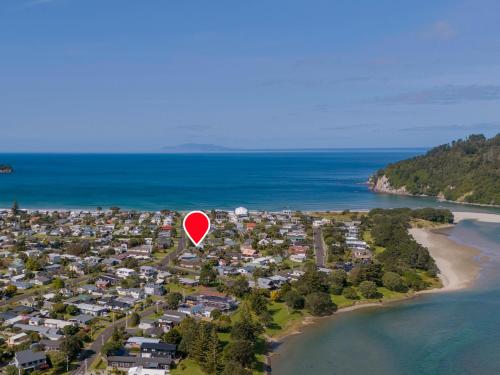 Whanga Bach Whangamata Holiday Home — 4-Star Luxury Hotel in Whangamata, New Zealand