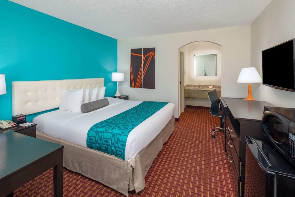 Howard Johnson by Wyndham Rock Hill - photo 11
