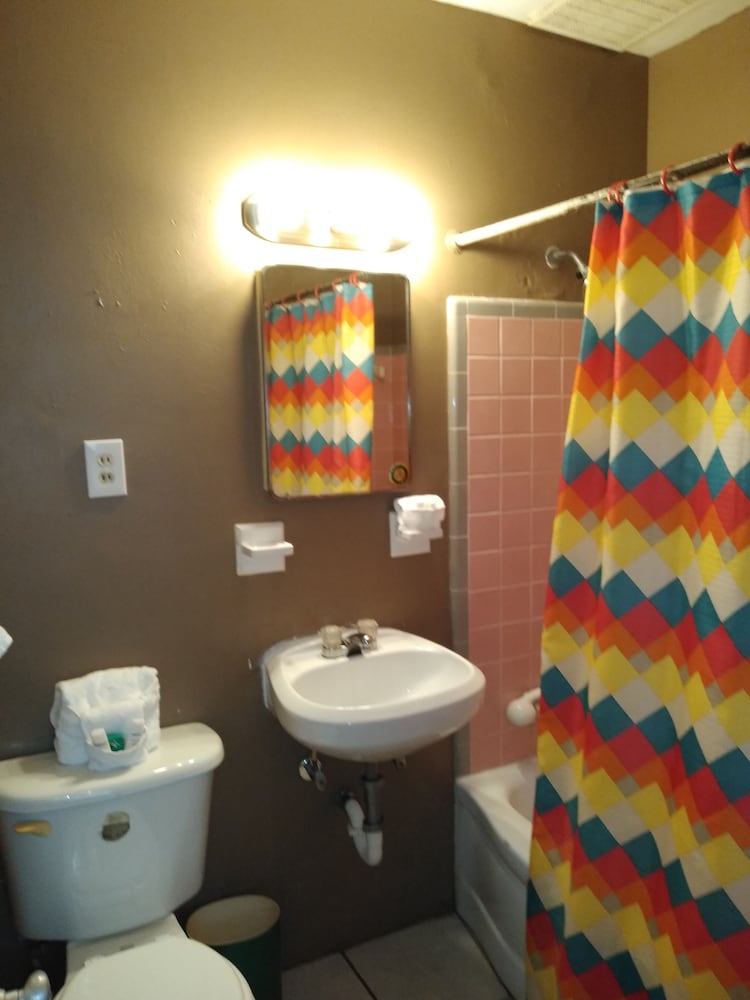 Swashbuckler Motel - photo 13