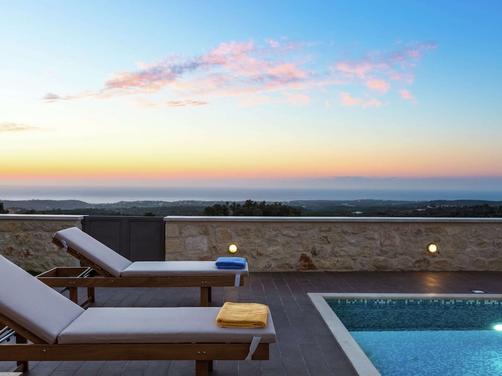 Novel Villa in Roupes with Private Pool near Arkadi Monastery — 4-Star Luxury Hotel in Rethymno, Greece