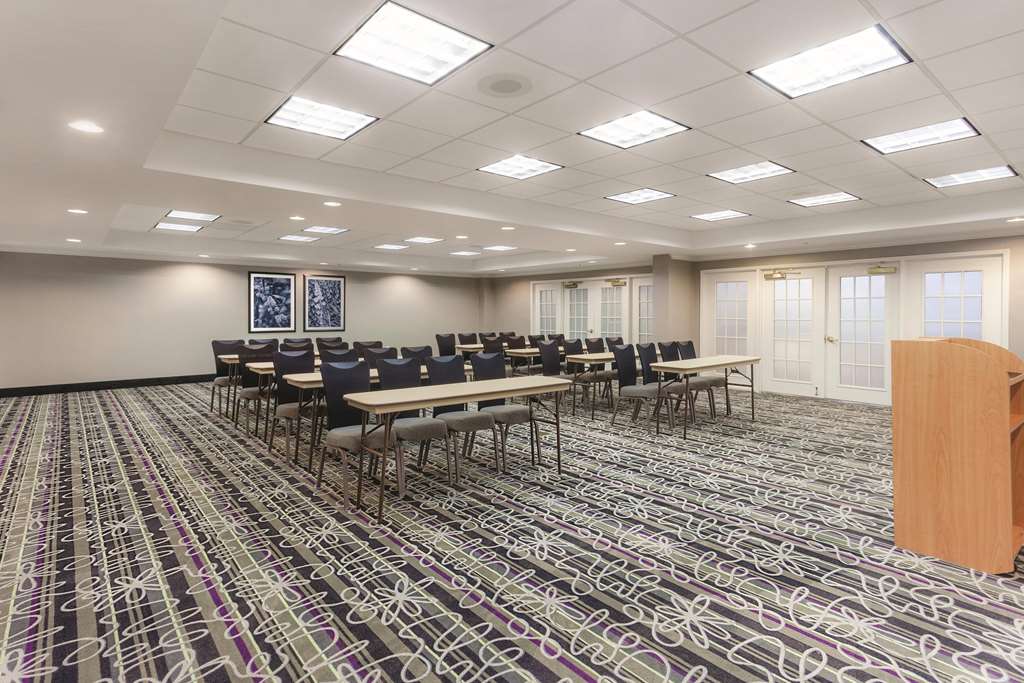 La Quinta Inn & Suites by Wyndham Univ Area Chapel Hill - photo 34