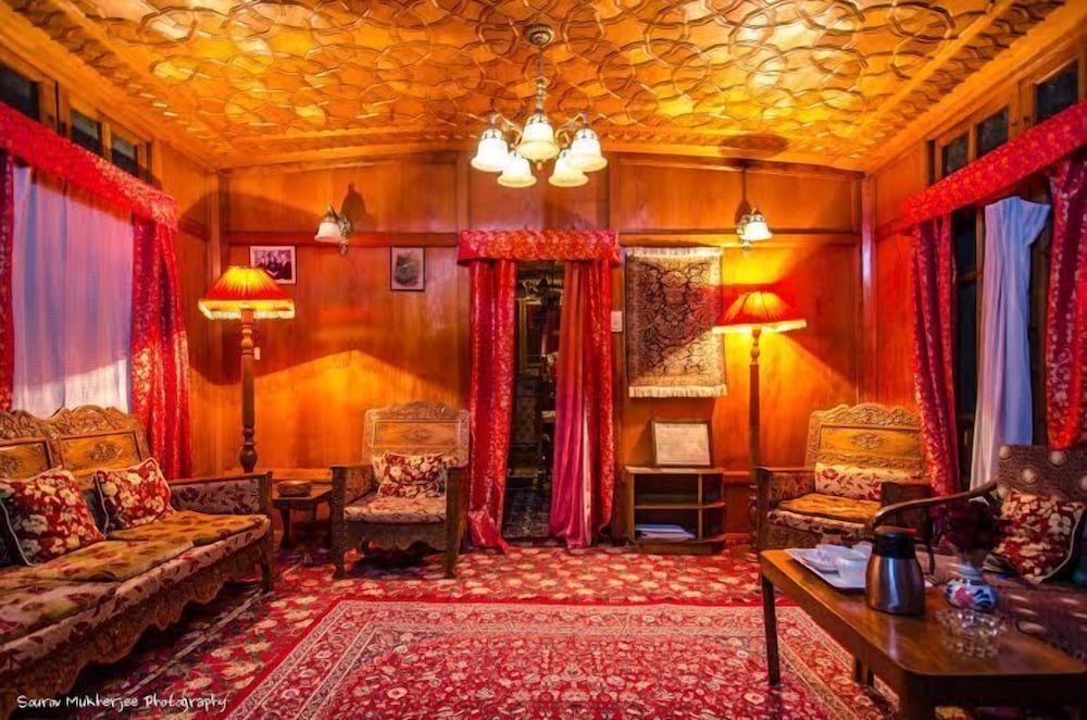 Lily of Nageen — 5-Star Luxury Hotel in Srinagar, India