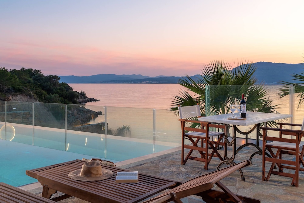 Arte Pefki Beachfront Suites — 4-Star Luxury Hotel in Rodos, Greece