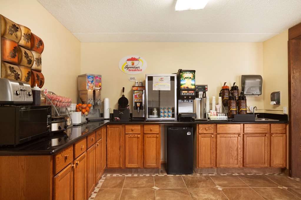 Super 8 by Wyndham West Fargo Main Ave ND - photo 22