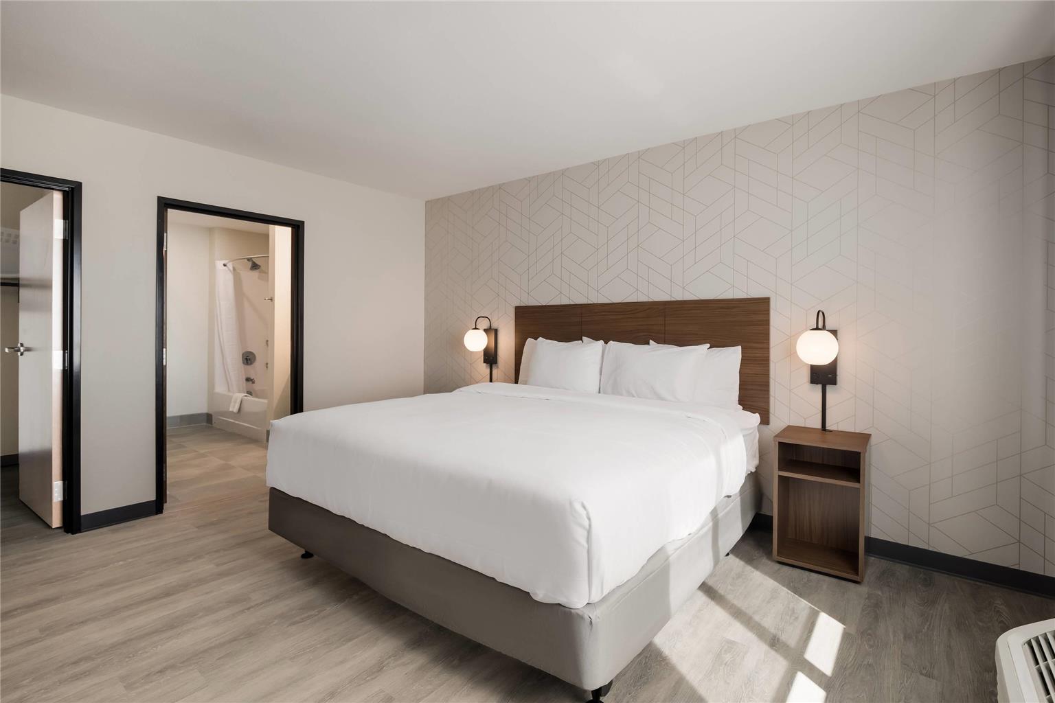 Everhome Suites Corona - photo 31