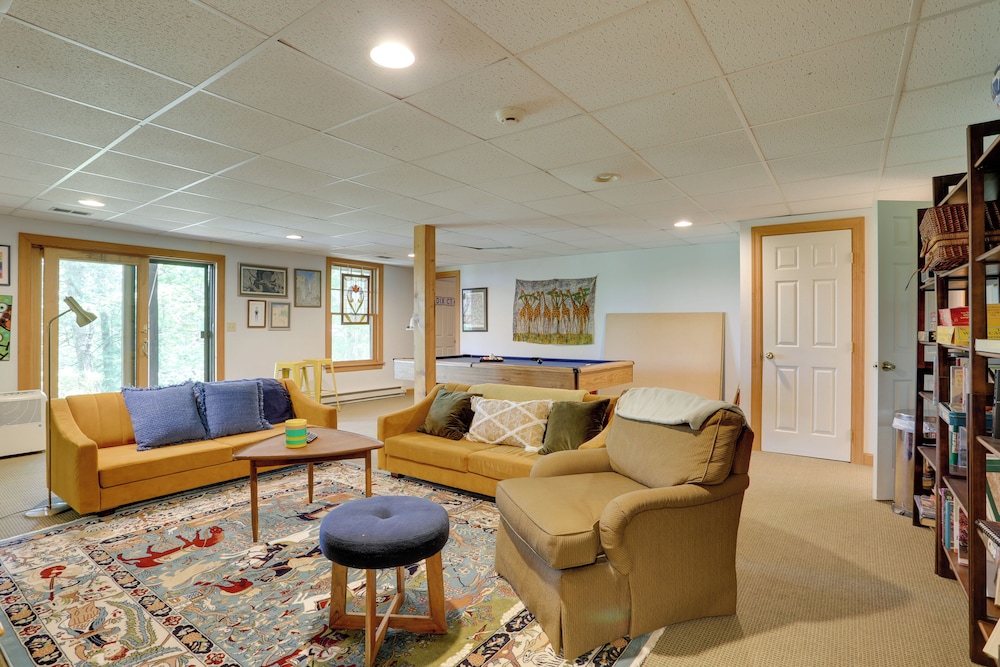 Less Than 1 Mi to Camelback Resort Home with Pool Table - photo 10