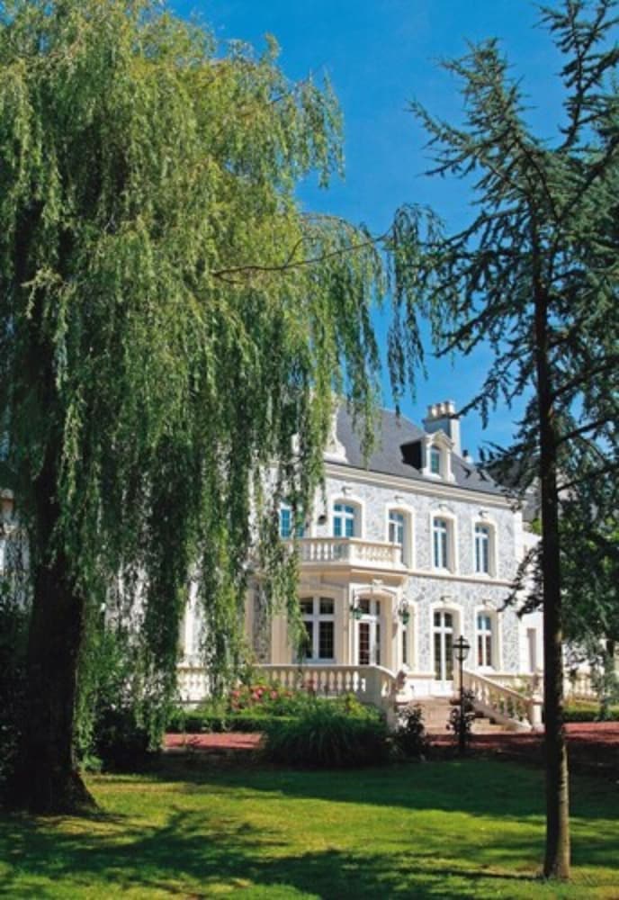 Khanter - carbon neutral hotel in Unknown City