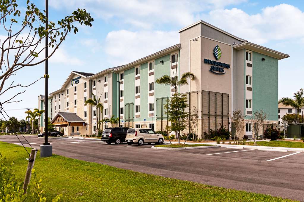 WoodSpring Suites Naples - photo 3