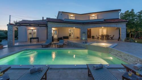 Villa Melli by Villas Holiday — 4-Star Luxury Hotel in Vizinada, Croatia
