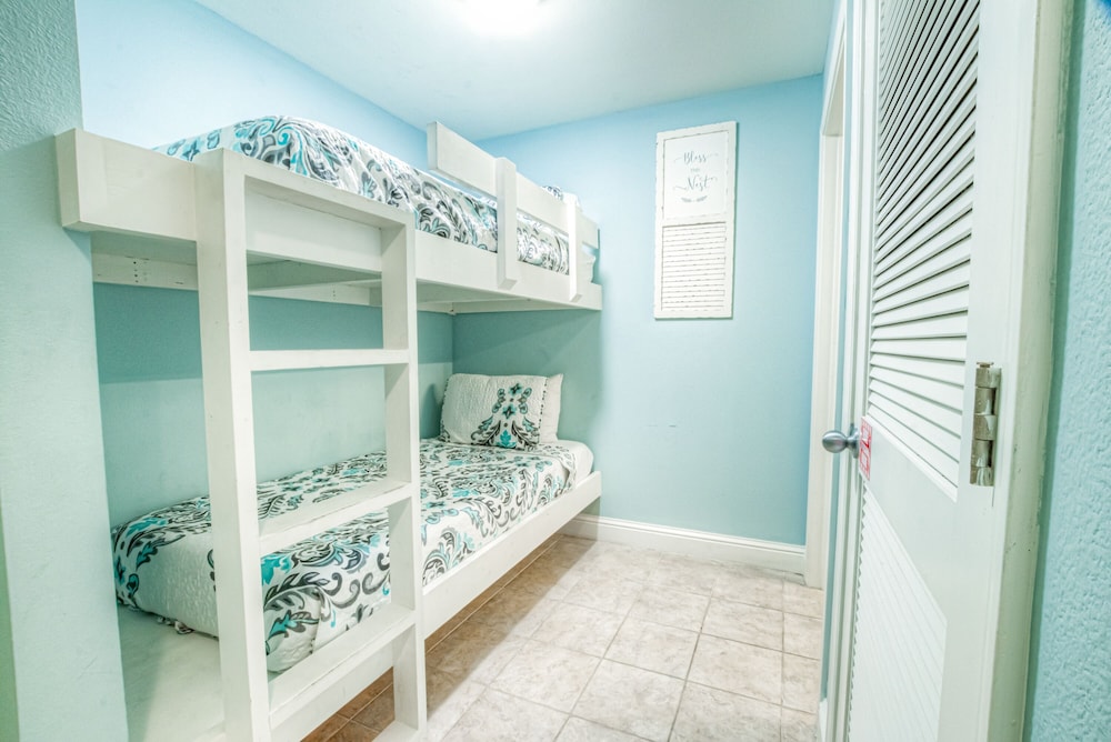 Laketown Wharf Resort by Aneliya's Rentals - photo 106