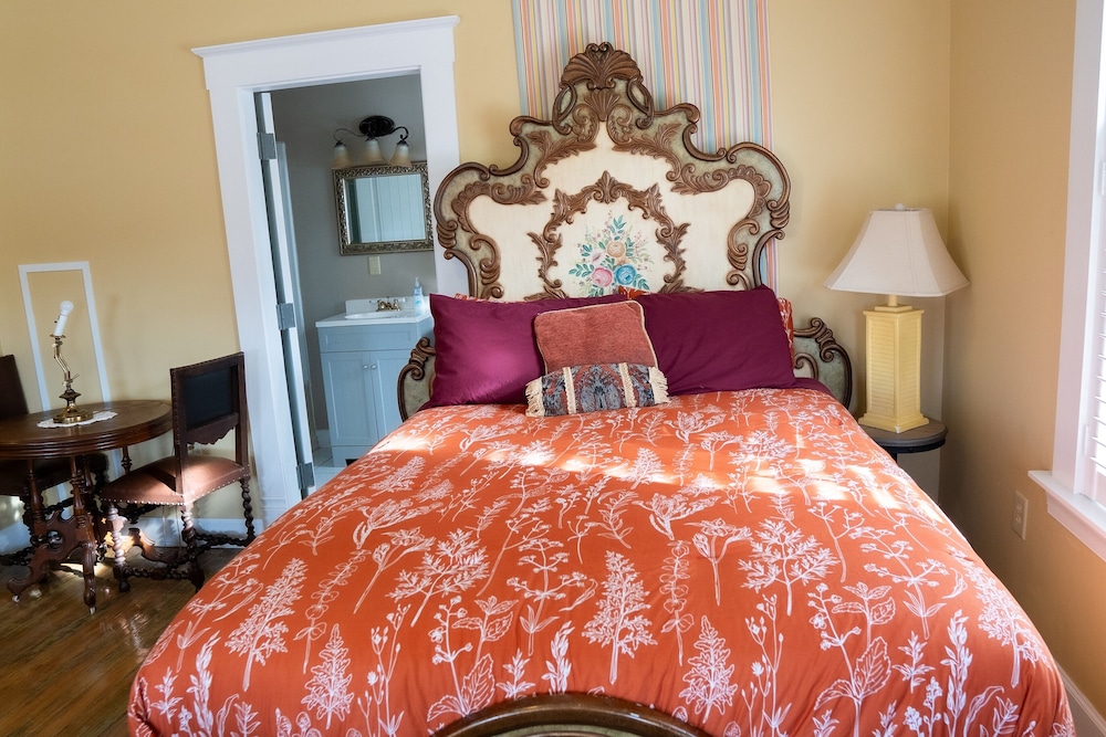 Oaak Tree Hotel - photo 101