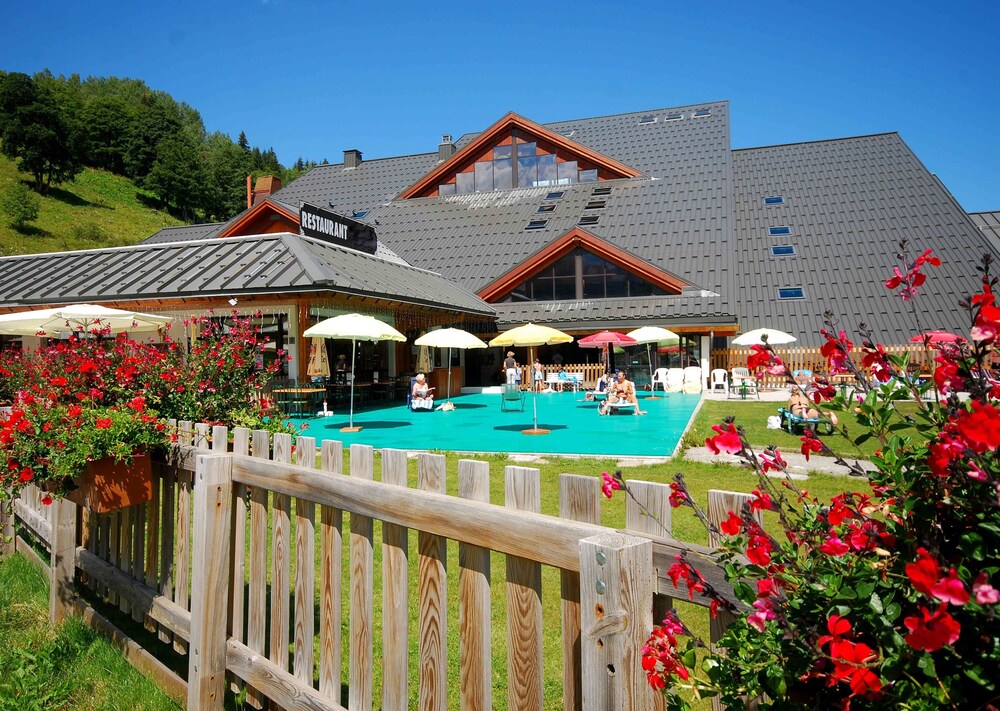 La Fée des Neiges — 4-Star Luxury Hotel in Les Allues, France