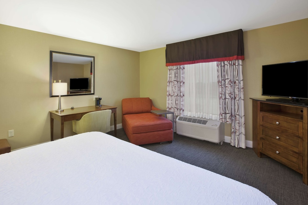 Hampton Inn & Suites Wichita Northeast - photo 15