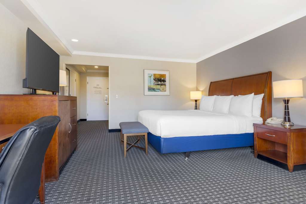 Best Western Plus Marina Shores Hotel - photo 34