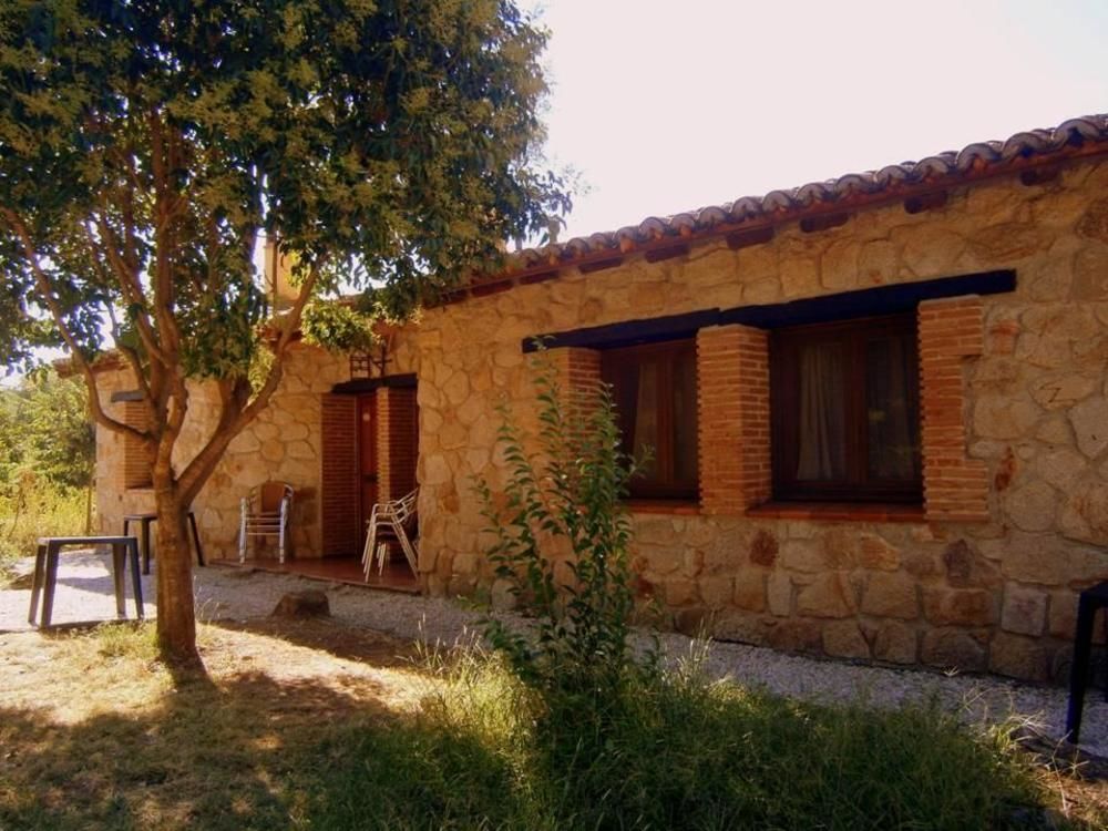 Casas Rurales Las Praderas in Poyales Del Hoyo, Spain