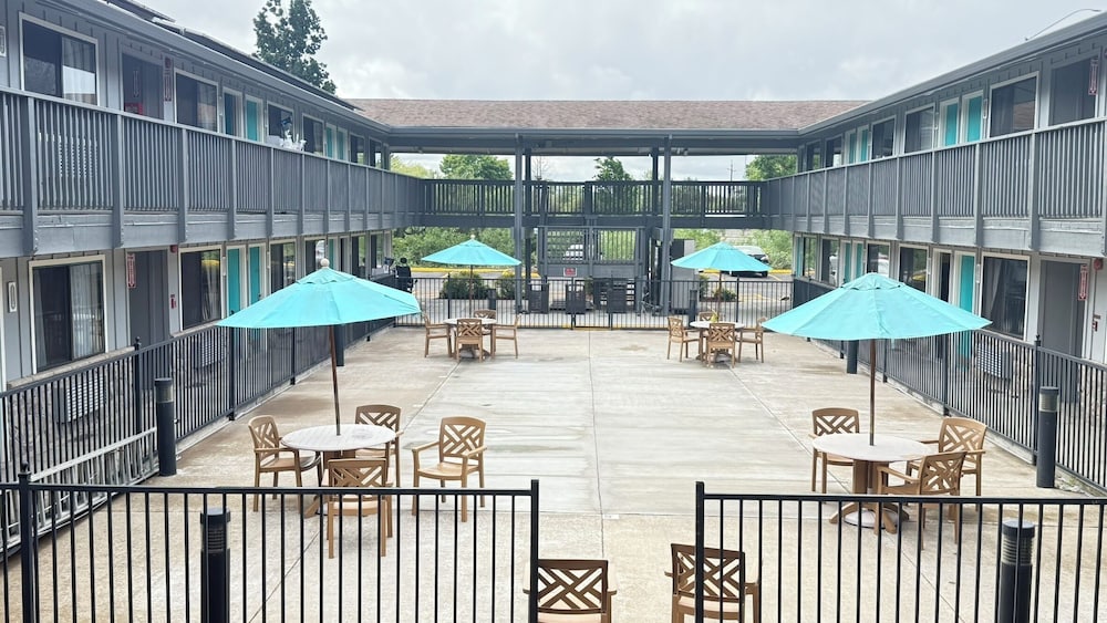 PepperTree Inn - photo 41