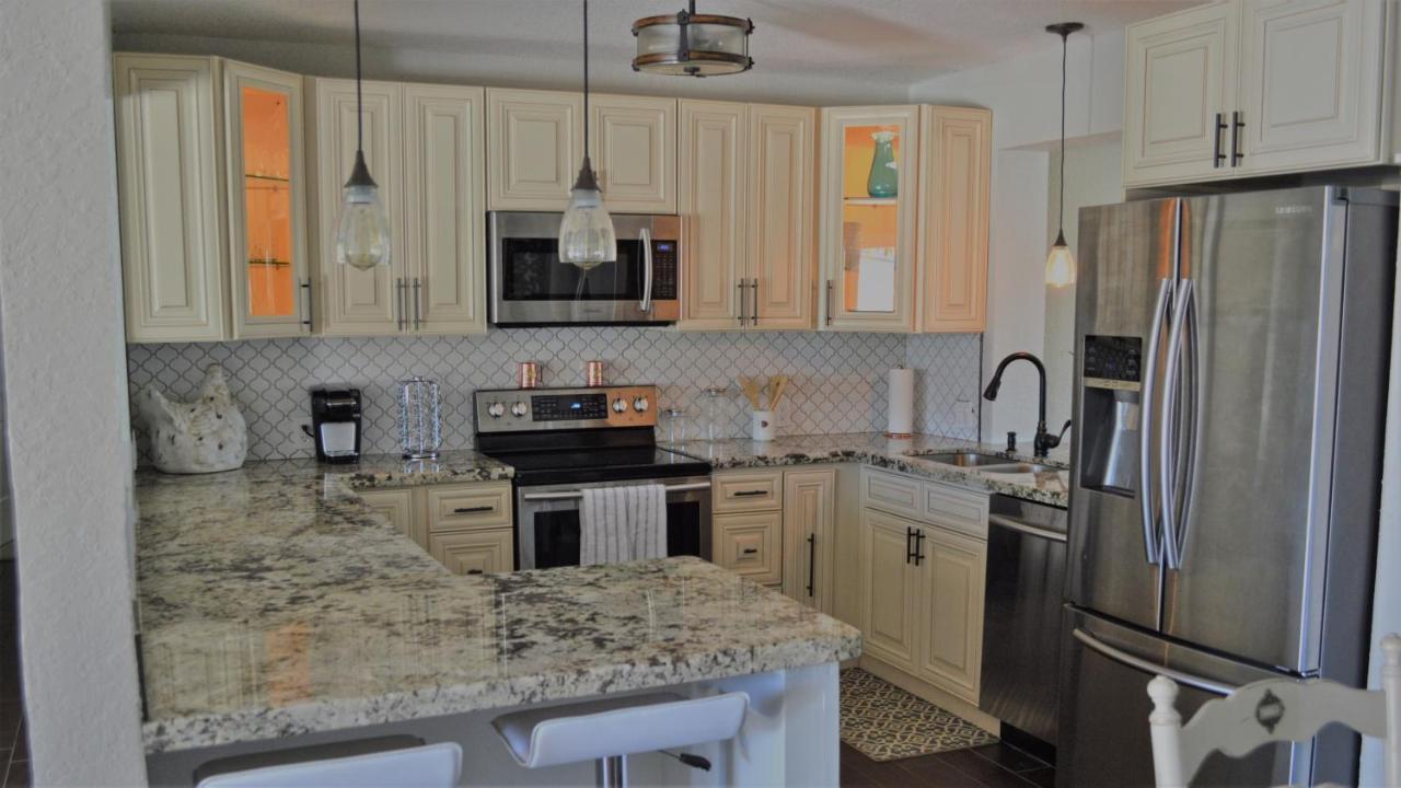 Private Heated Pool Resort Style Home Minutes From the Beach - photo 37