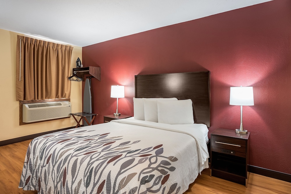 Red Roof Inn Des Moines - photo 12
