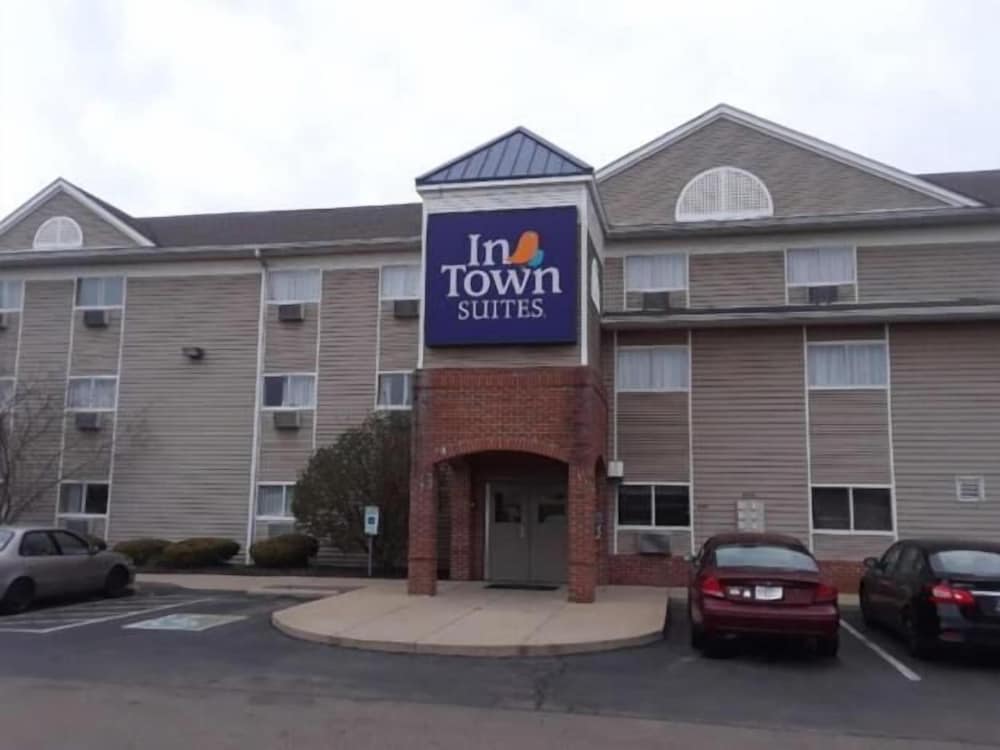 InTown Suites Extended Stay Cincinnati OH Fairfield - photo 27