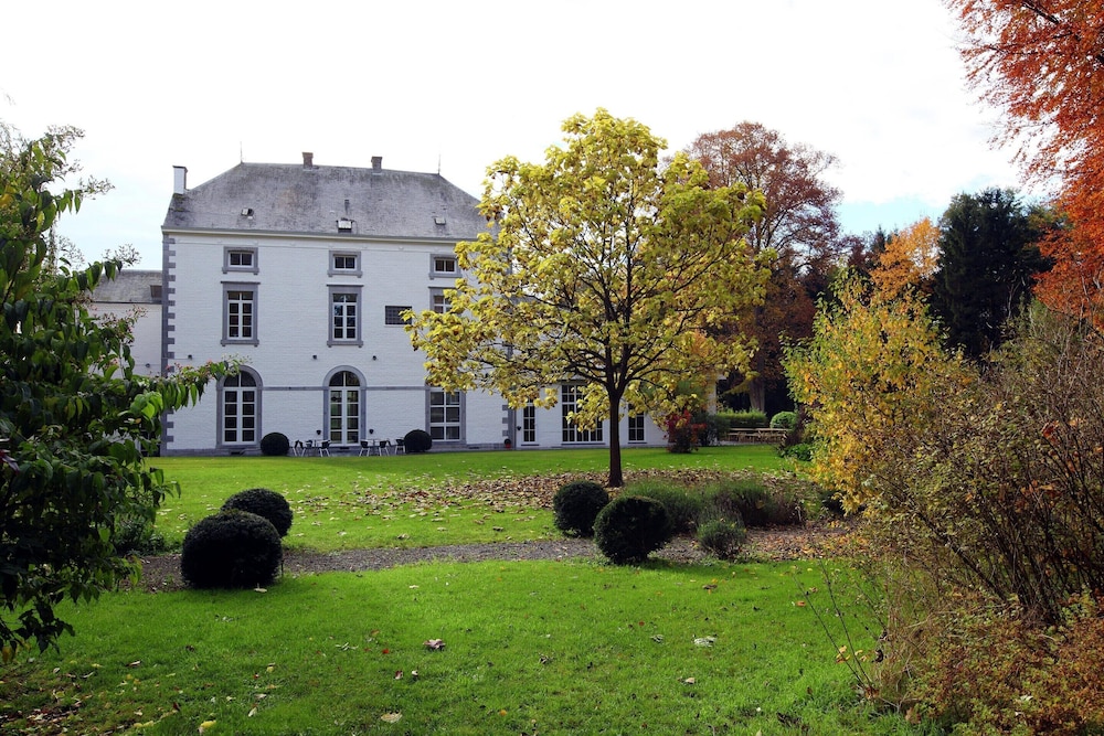 Luxurious Mettet Mansion — 4-Star Luxury Hotel in Mettet, Belgium