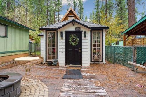 Twin Pines Hideaway BBQ Fire pit Location — Big Bear Lake — photo 5
