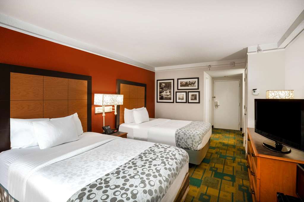 La Quinta Inn & Suites by Wyndham Nashville Airport Opryland - photo 30