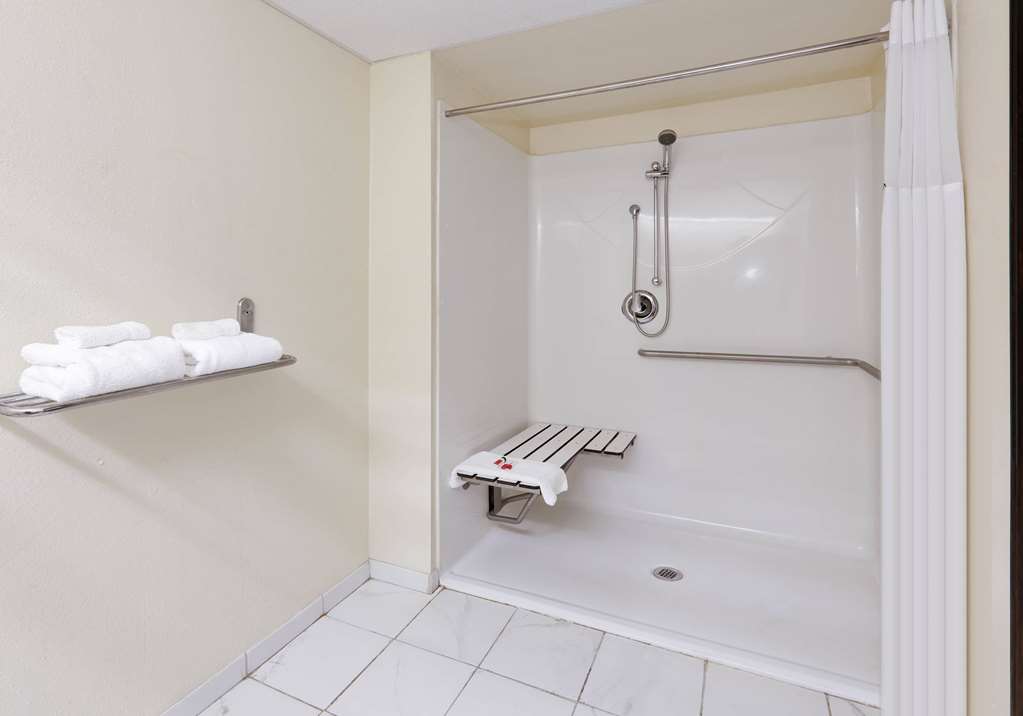 Days Inn & Suites by Wyndham Bentonville - photo 10