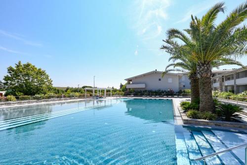 MGH Luxury Vivere il Lago C05 — 4-Star Luxury Hotel in Desenzano Del Garda, Italy