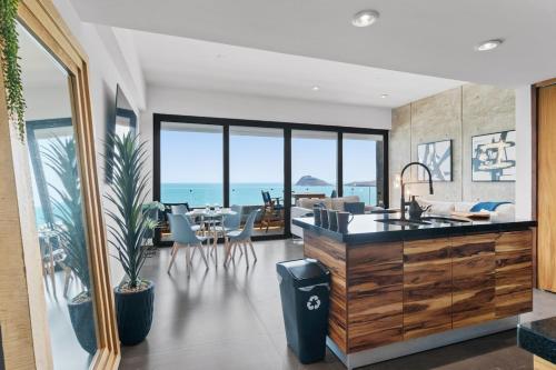 Spectacular Ocean View with Homeoffice Space — 4-Star Luxury Hotel in Mazatlan, Mexico