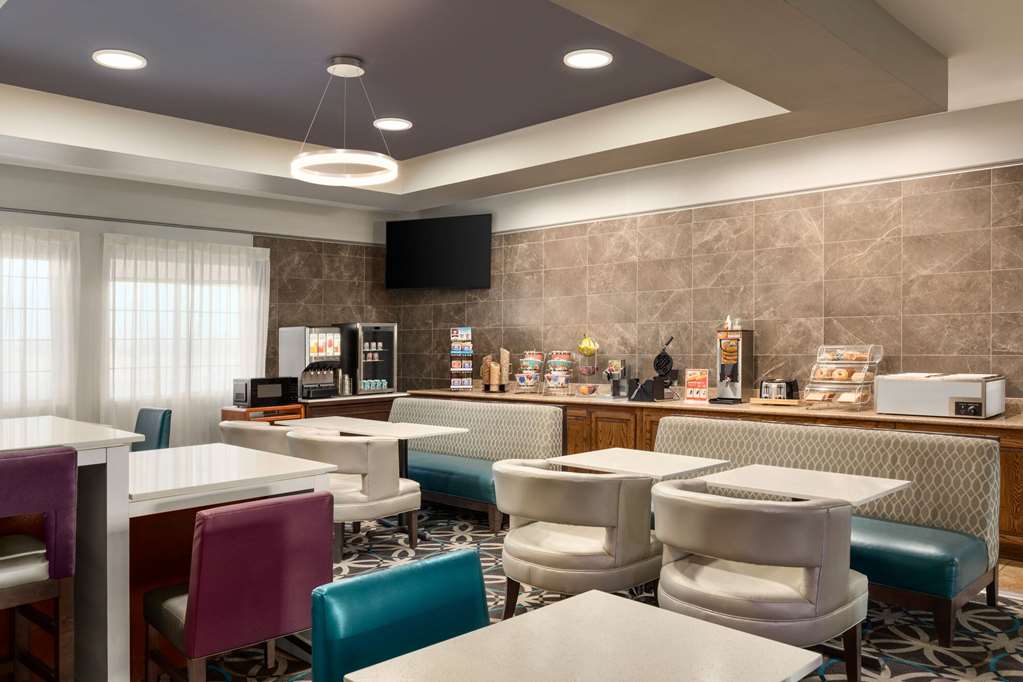 La Quinta Inn & Suites by Wyndham Dumas - photo 30